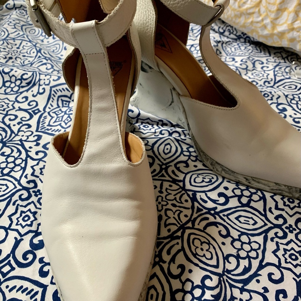 Fluevog Zoomies - T-strap wedge heel - size 8